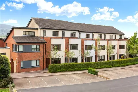 90 The Crescent, Carrickmines Manor, Carrickmines, Dublin 18