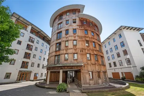 9 Semple House, Custom House Square, IFSC, Dublin 1
